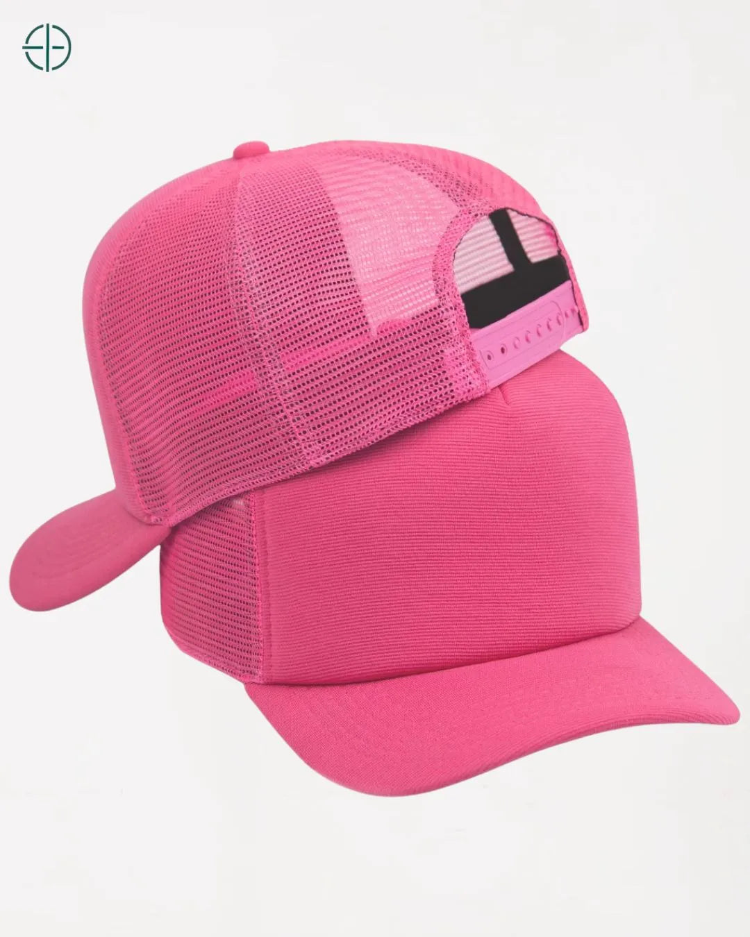 estilo casual feminino com toque vintage usando o boné

