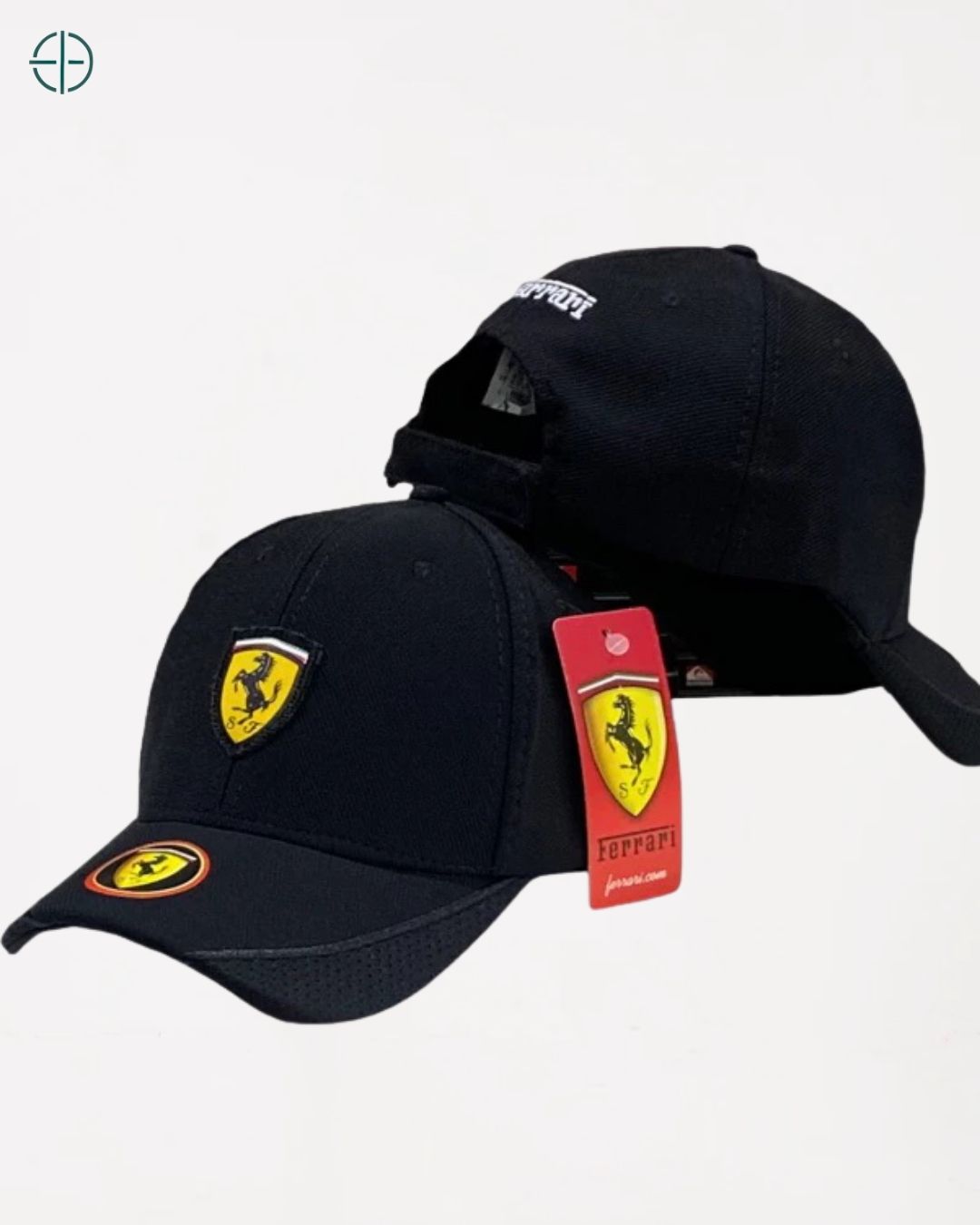 Close no escudo Ferrari bordado com linhas nítidas e acabamento nobre

