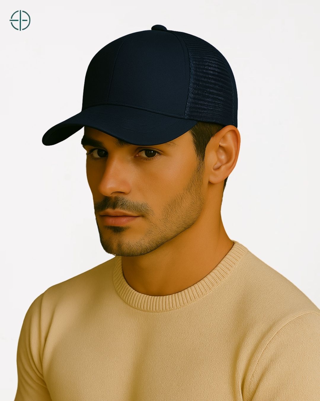 Composição clássica com camisa polo e boné old money com tela

