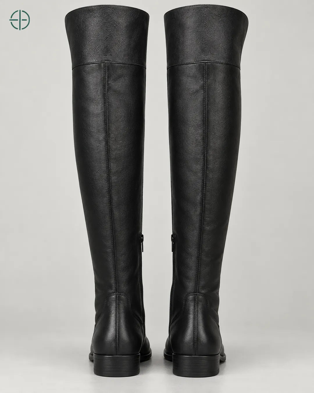 Bota Feminina Montaria Cano Alto Meio Zíper | Couro Legitimo, cor Preto, Par de botas de costas, em estúdio profissional com fundo cinza ostra.