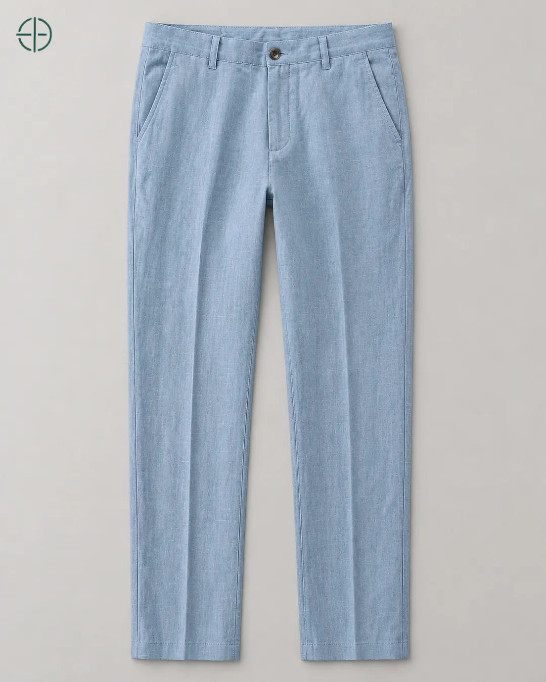 Calça 100% Linho Belga Masculina, cor Azul Claro, produto estendido no chão, câmera vertical, vista frontal. Fotografia de produto Rest Money.