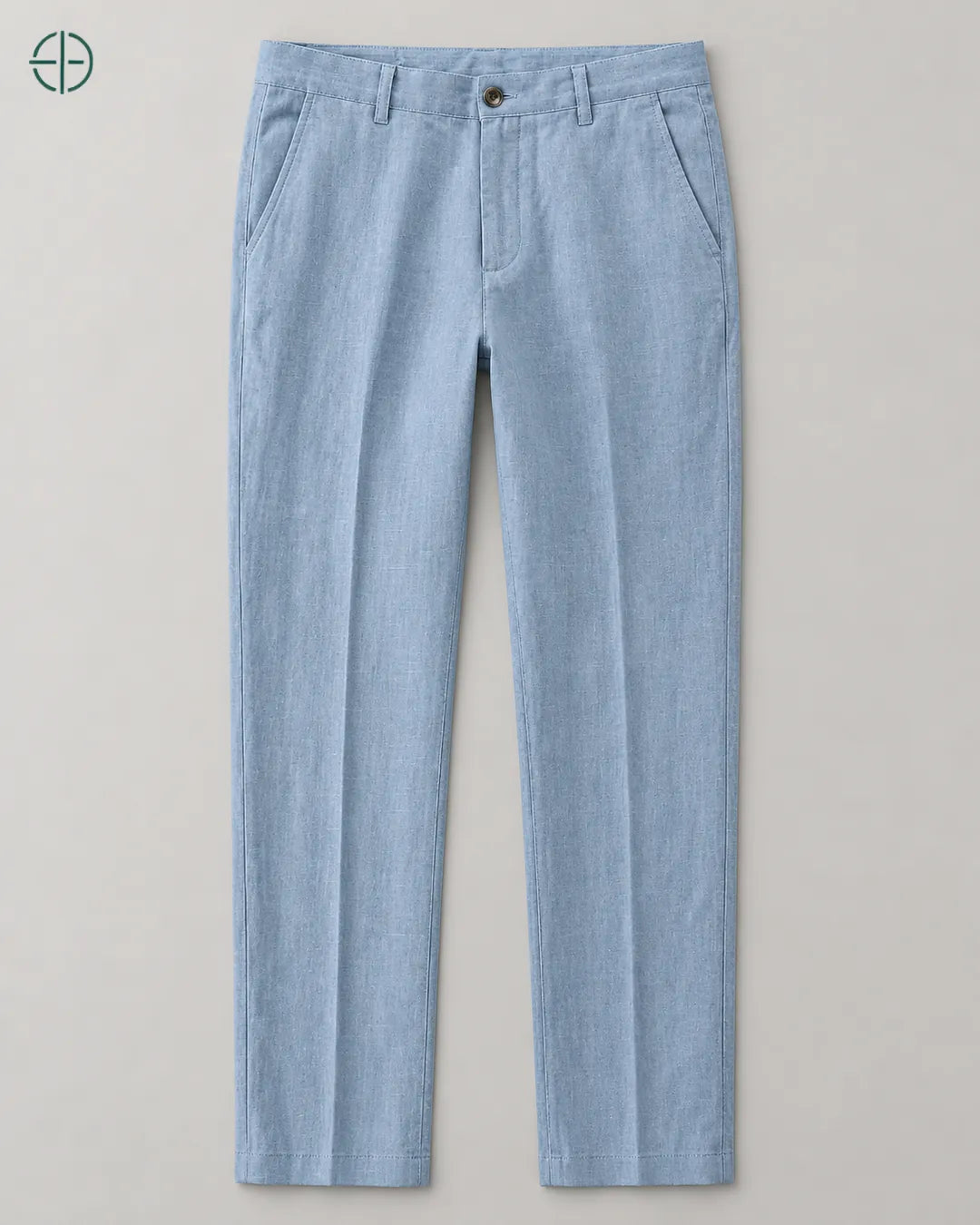 Calça 100% Linho Belga Masculina, cor Azul Claro, produto estendido no chão, câmera vertical, vista frontal. Fotografia de produto Rest Money.