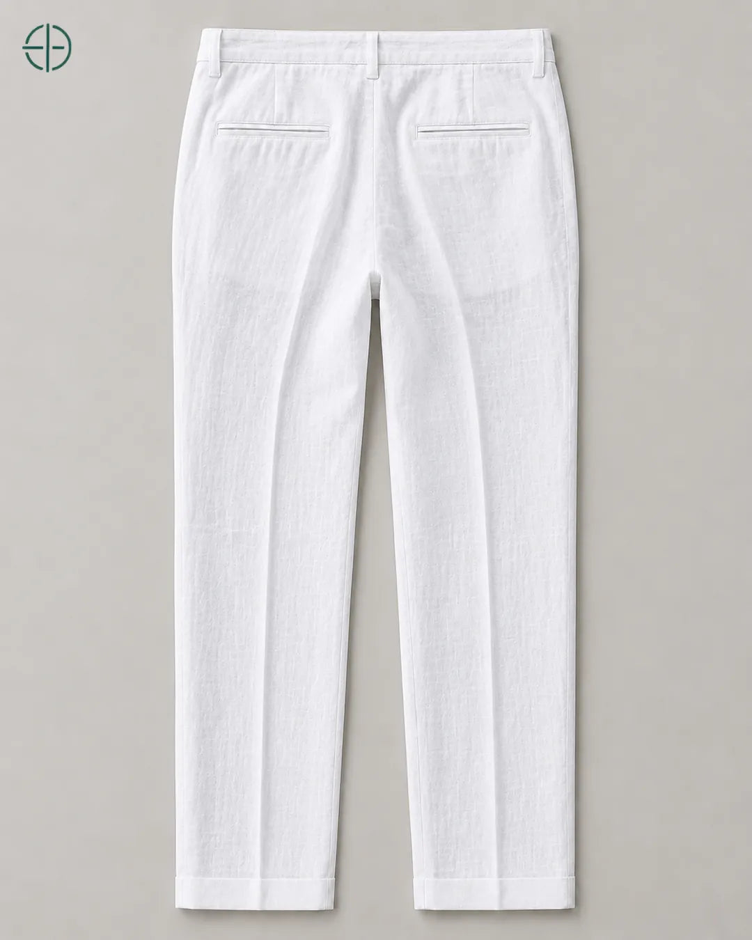 Calça 100% Linho Belga Masculina, cor Branco, produto estendido no chão, câmera vertical, vista traseira. Fotografia de produto Rest Money.