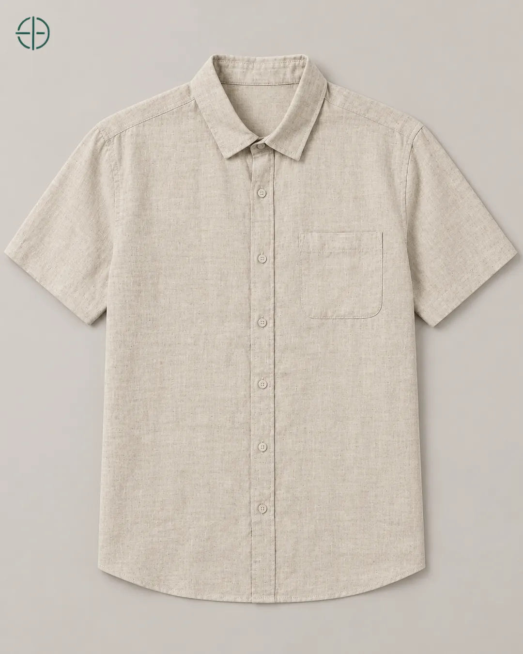 Camisa 100% Linho Belga Manga Curta, cor Bege, produto estendido no chão, câmera vertical, vista frontal. Fotografia de produto Rest Money.