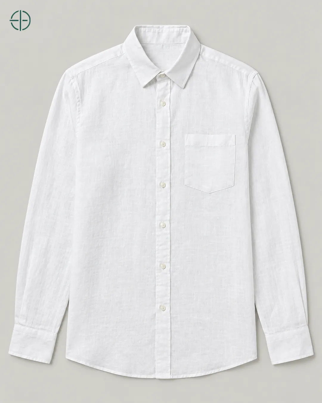 Camisa 100% Linho Belga Masculina, cor Branco, produto isolado de frente, em estúdio profissional com fundo cinza ostra.