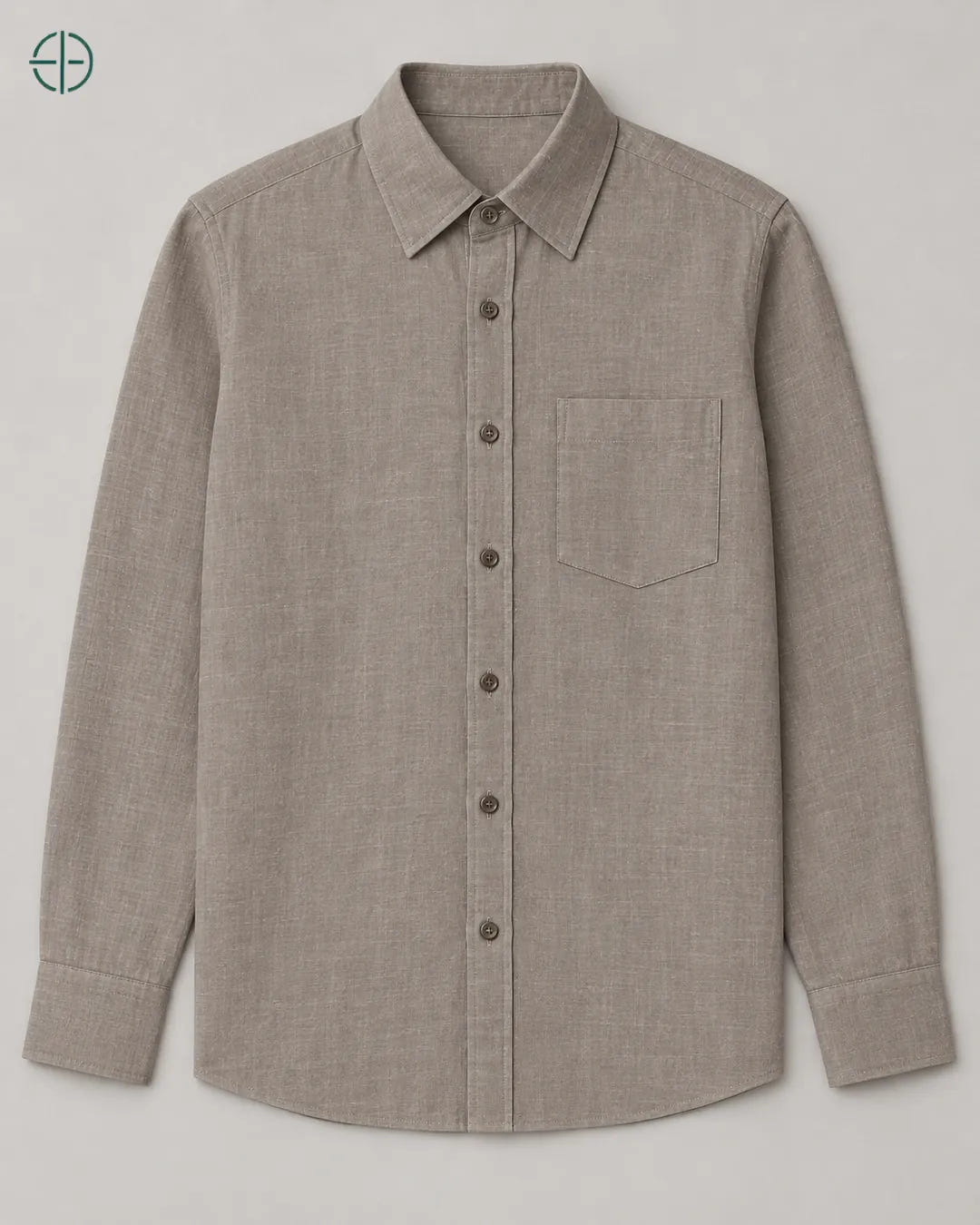 Camisa 100% Linho Belga Masculina, cor Camelo, produto isolado de frente, em estúdio profissional com fundo cinza ostra.
