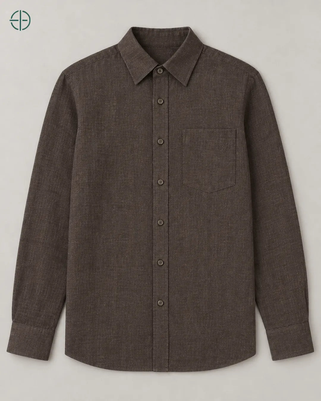 Camisa 100% Linho Belga Masculina, cor Marrom, produto isolado de frente, em estúdio profissional com fundo cinza ostra.