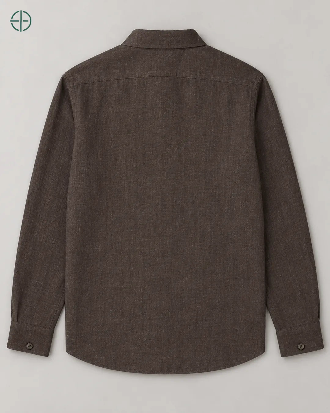 Camisa 100% Linho Belga Masculina, cor Marrom, produto isolado de costas, em estúdio profissional com fundo cinza ostra.