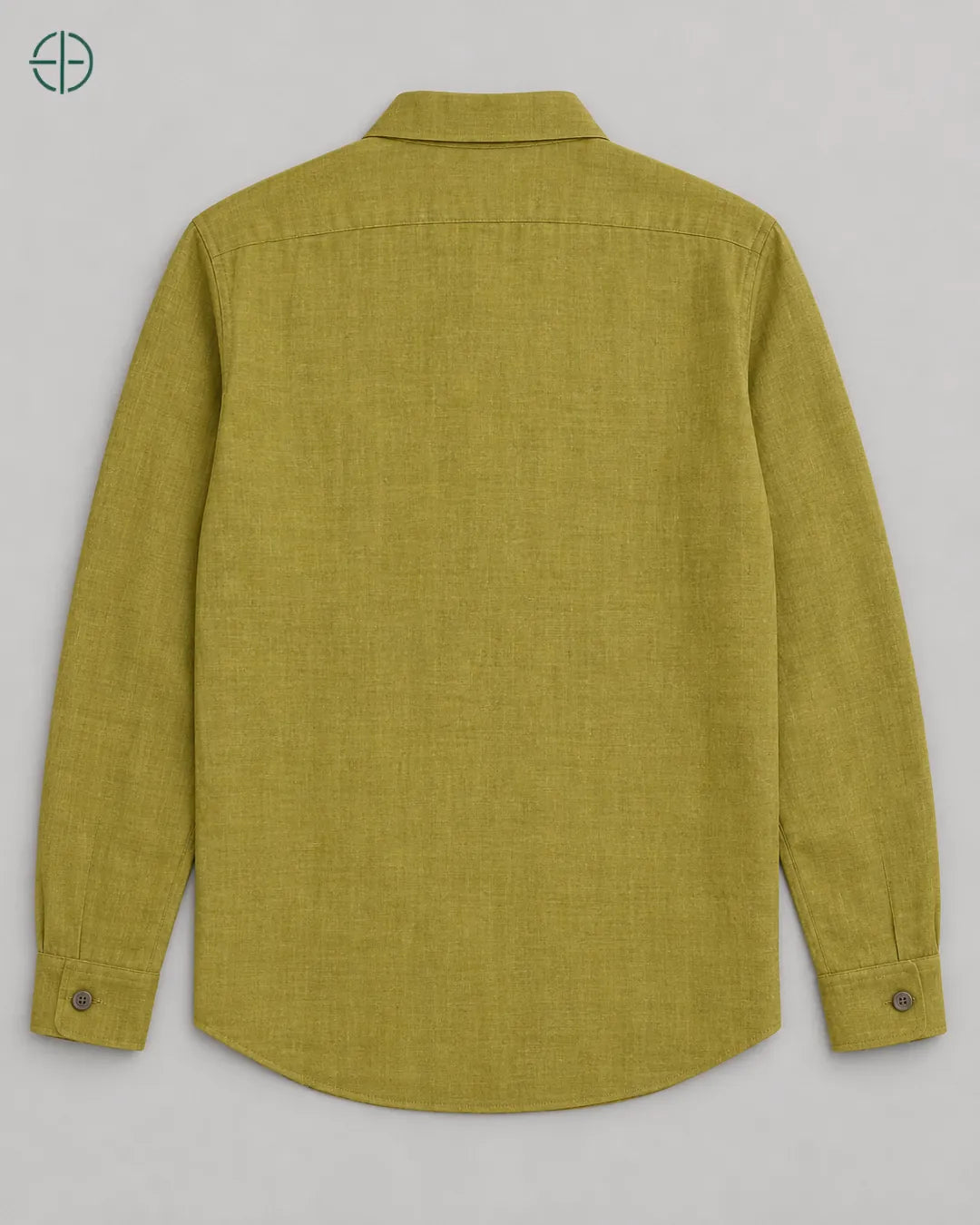 Camisa 100% Linho Belga Masculina, cor Oliva, produto isolado de costas, em estúdio profissional com fundo cinza ostra.