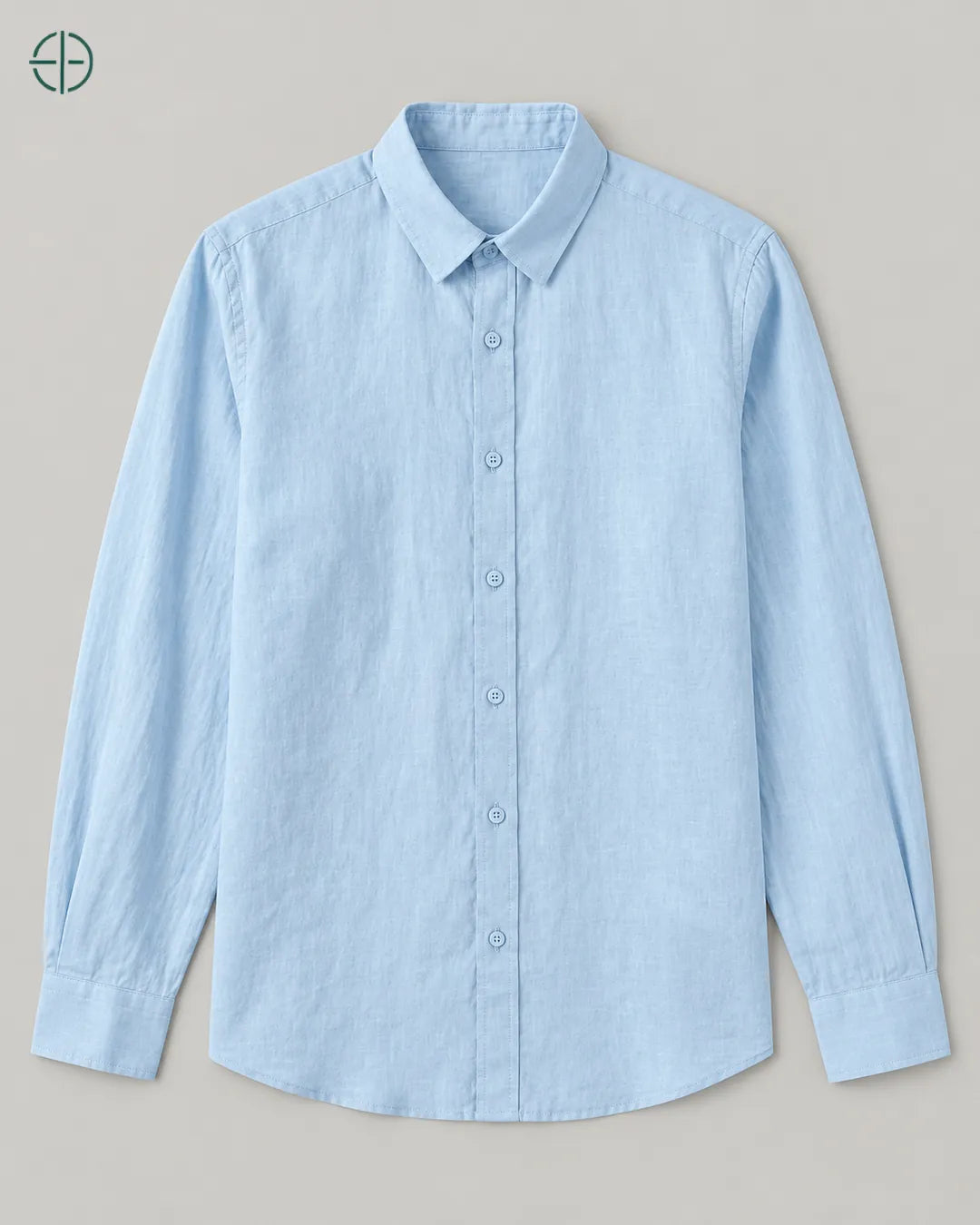 Camisa 100% Linho Belga Masculina Sem Bolso, cor Azul Claro, produto estendido no chão, câmera vertical, vista frontal. Fotografia de produto Rest Money.