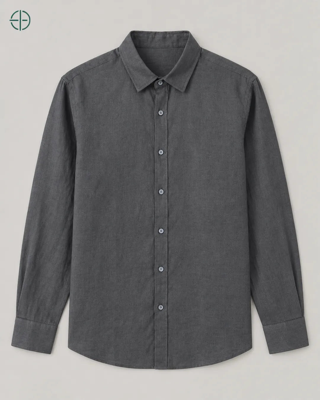 Camisa 100% Linho Belga Masculina Sem Bolso, cor Grisalho, produto estendido no chão, câmera vertical, vista frontal. Fotografia de produto Rest Money.