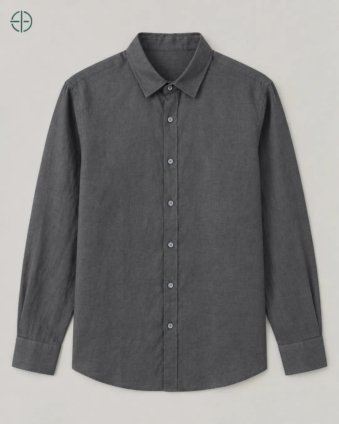 Camisa 100% Linho Belga Masculina Sem Bolso, cor Grisalho, produto estendido no chão, câmera vertical, vista frontal. Fotografia de produto Rest Money.