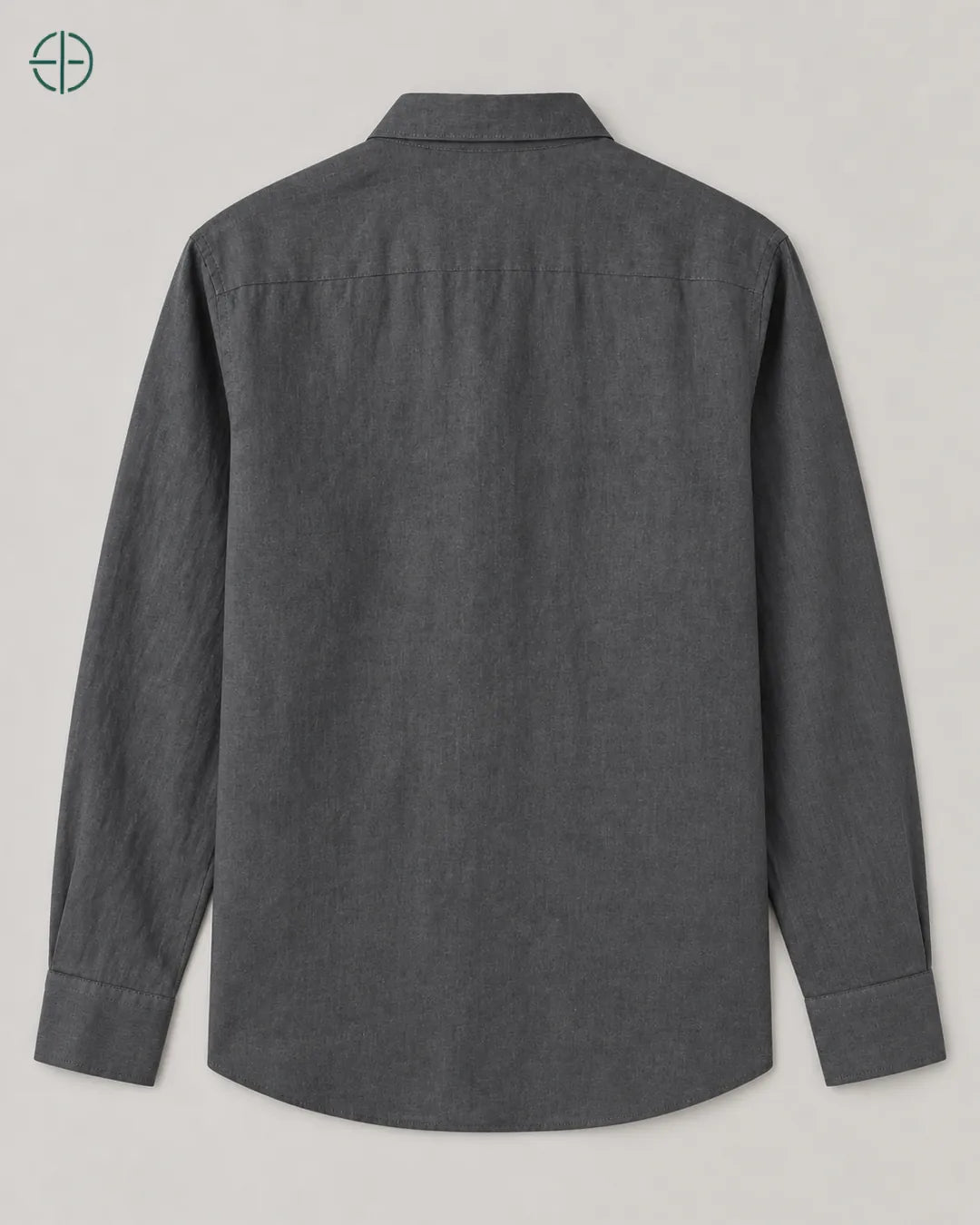Camisa 100% Linho Belga Masculina Sem Bolso, cor Grisalho, produto estendido no chão, câmera vertical, vista traseira. Fotografia de produto Rest Money.