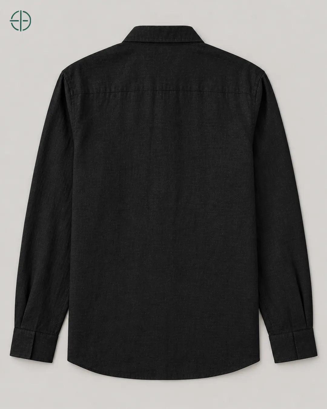 Camisa 100% Linho Belga Masculina Sem Bolso, cor Preto, produto estendido no chão, câmera vertical, vista traseira. Fotografia de produto Rest Money.