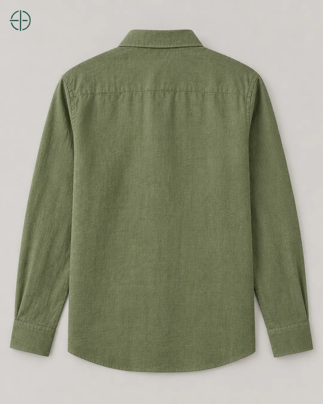 Camisa 100% Linho Belga Masculina, cor Verde, produto estendido no chão, câmera vertical, vista traseira. Fotografia de produto Rest Money.