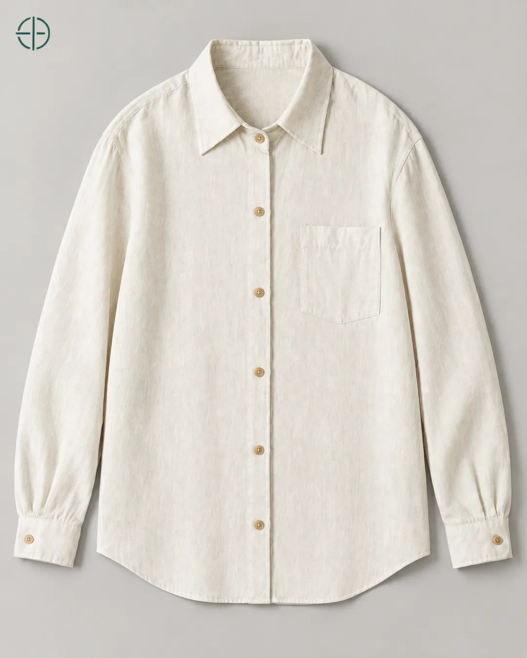 Camisa Feminina 100% Linho, cor Branco, produto isolado de frente, em estúdio profissional com fundo cinza ostra.