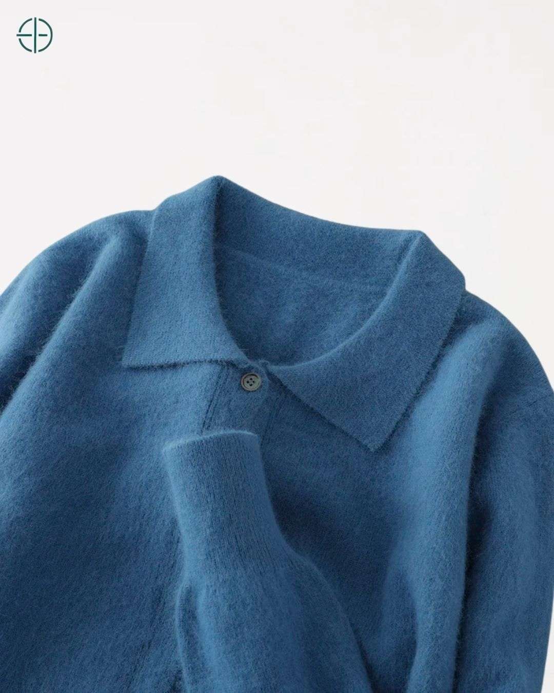 O avesso da camisa, revelando o cuidado no acabamento da caxemira.

