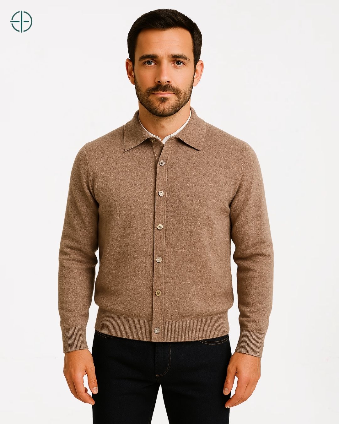 Acabamento interno da gola da camisa, garantindo conforto em caxemira.

