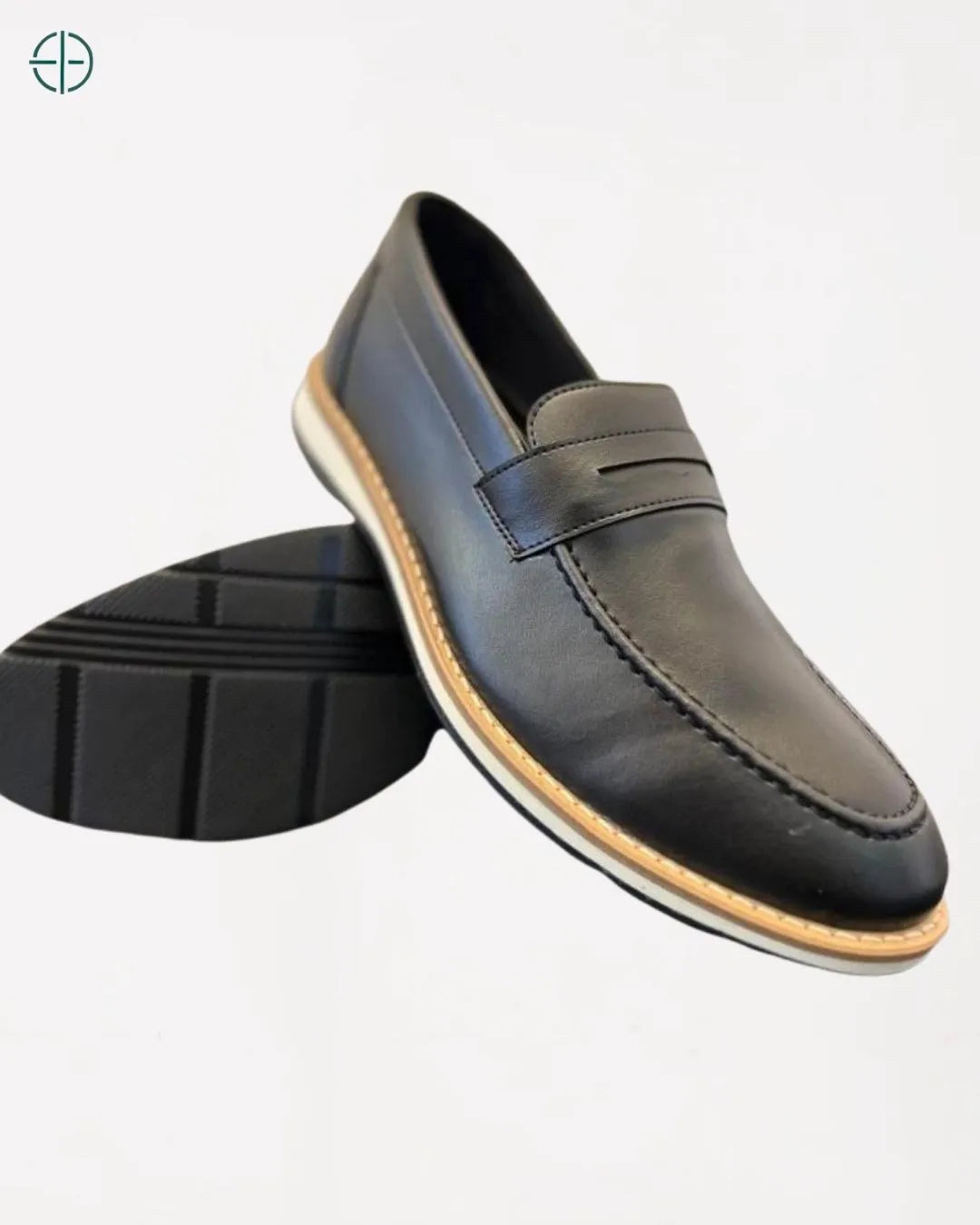 mocassim social preto com design clássico
