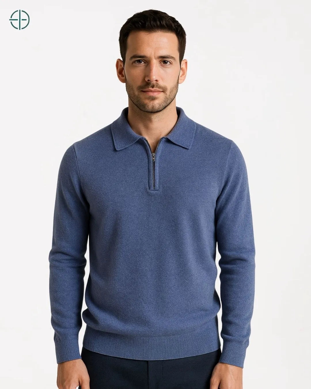 Hierarquia de estilo: a caxemira sob um blazer de linho para um poder discreto.

