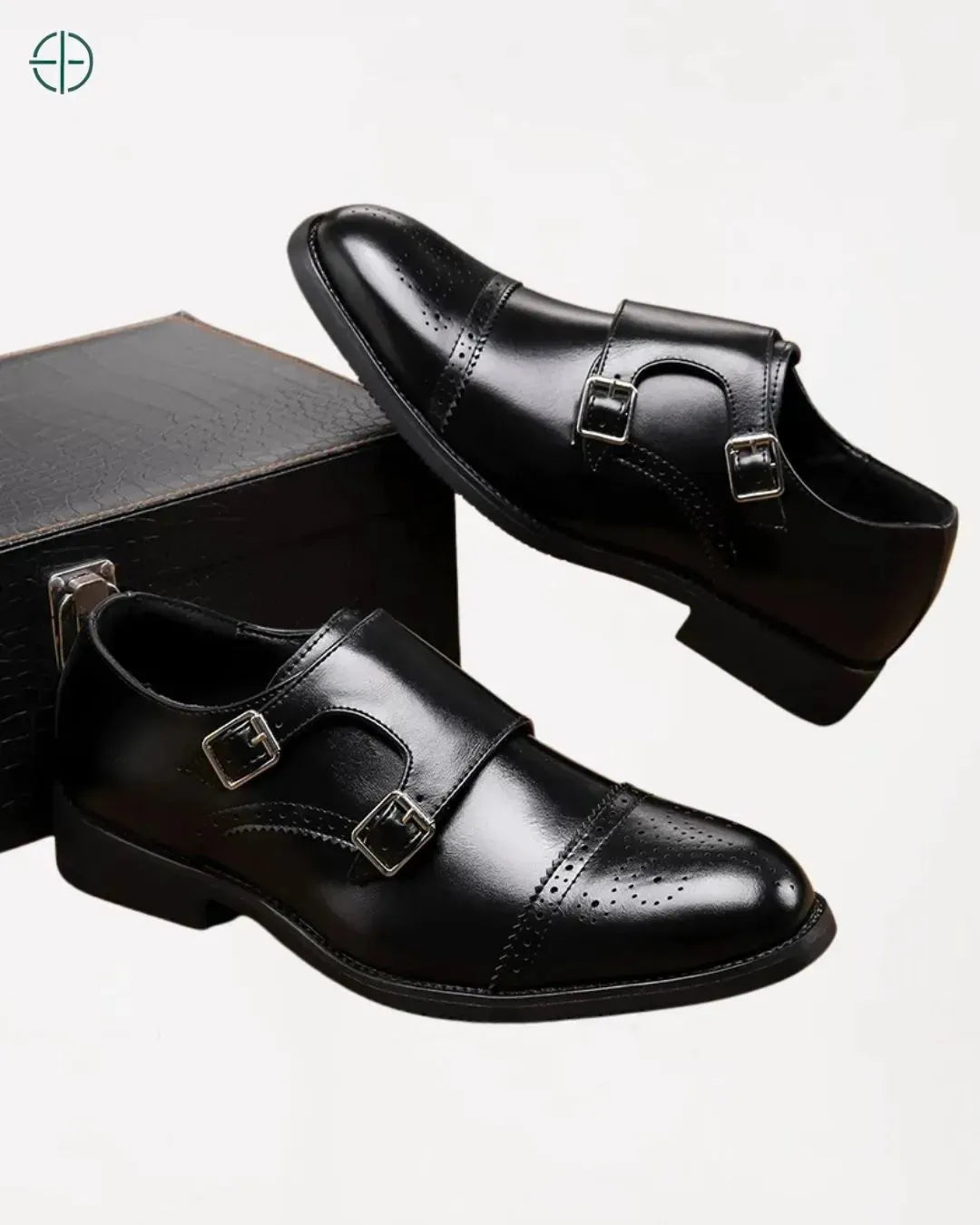 sapato de festa masculino com acabamento luxuoso

