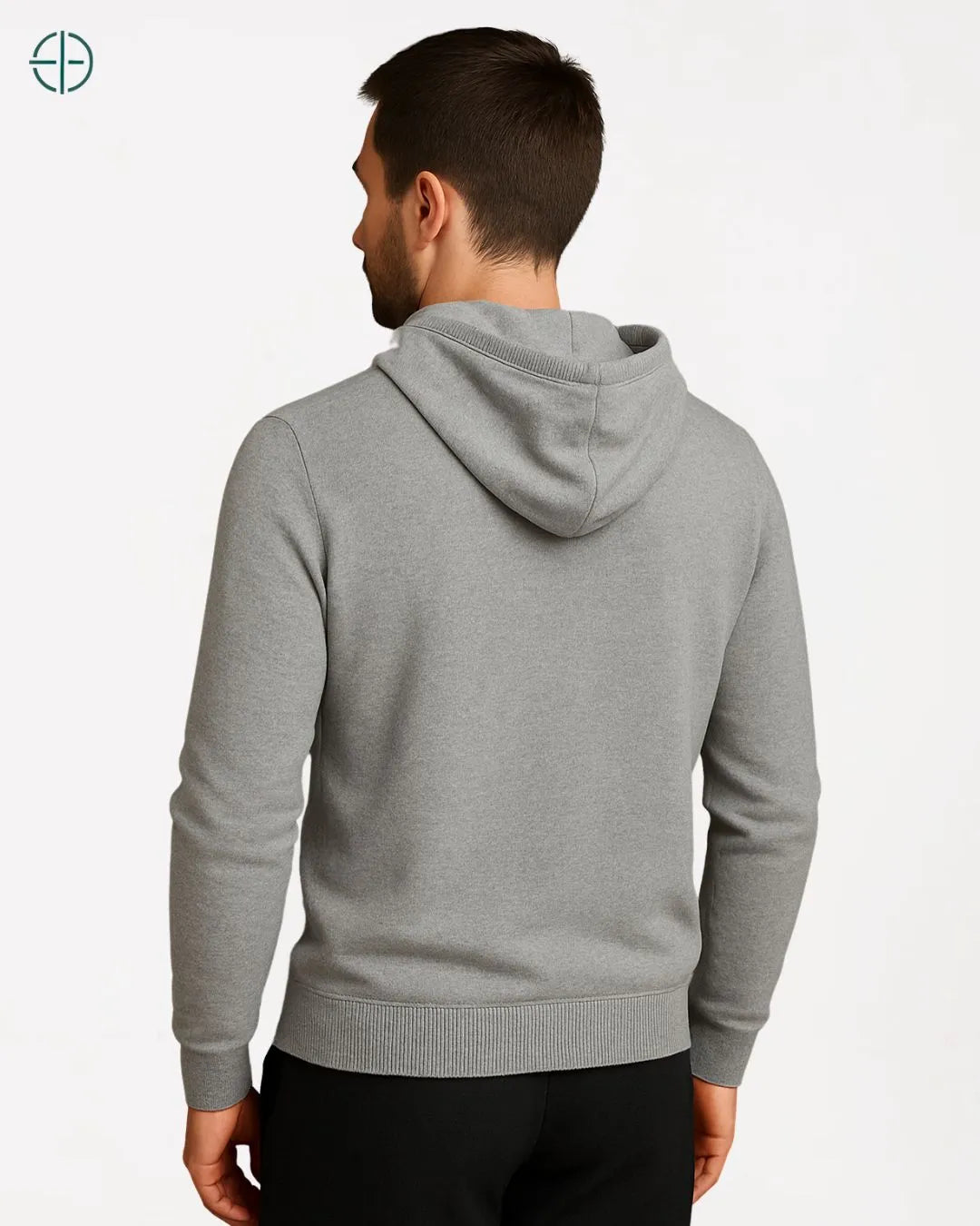 Capuz em caxemira leve e nobre, ideal para dias frios com estilo.

