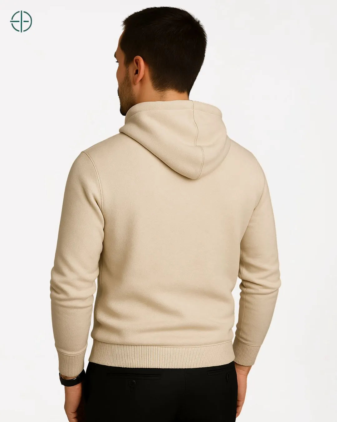 Detalhes da costura e acabamento do suéter masculino com capuz, elegante e moderno.

